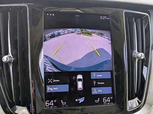 Used 2022 Volvo V60 T5 Cross Country image 13