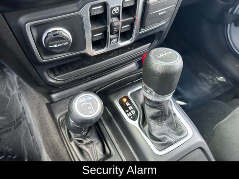 Certified 2023 Jeep Gladiator Sport AWD/4WD image 16