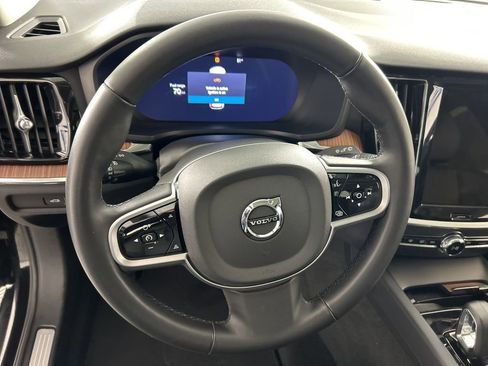 Used 2025 Volvo V60 B5 Cross Country Plus image 12