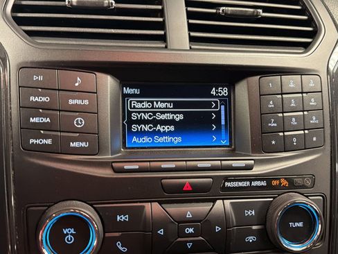 Used 2018 Ford Explorer XLT FWD image 18