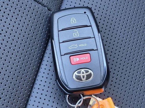 Used 2025 Toyota Camry XLE FWD image 32