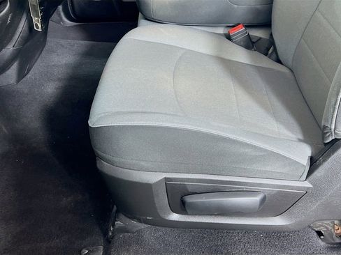 Used 2022 RAM 1500 Classic SLT image 18