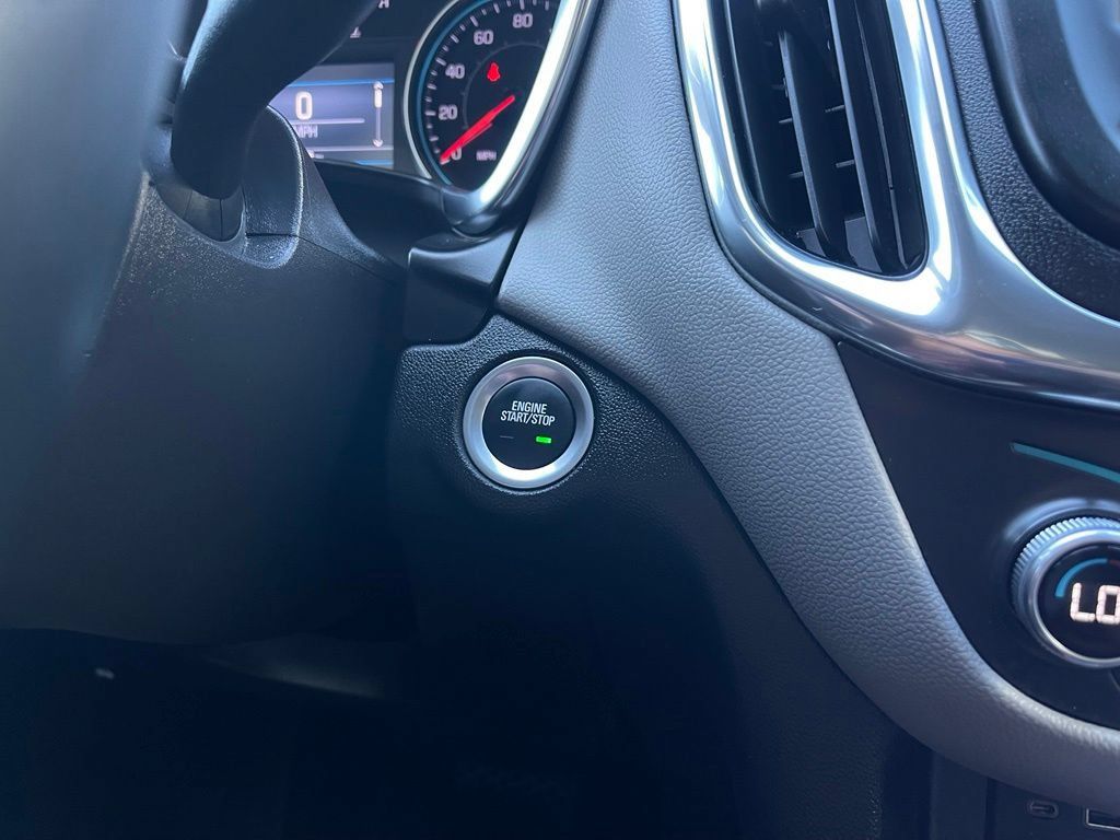 Used 2024 Chevrolet Equinox LT FWD image 25