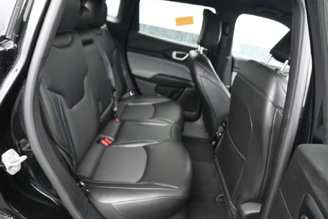 Used 2025 Jeep Compass Latitude AWD/4WD image 7