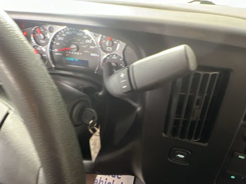 Used 2019 Chevrolet Express 2500 RWD image 15