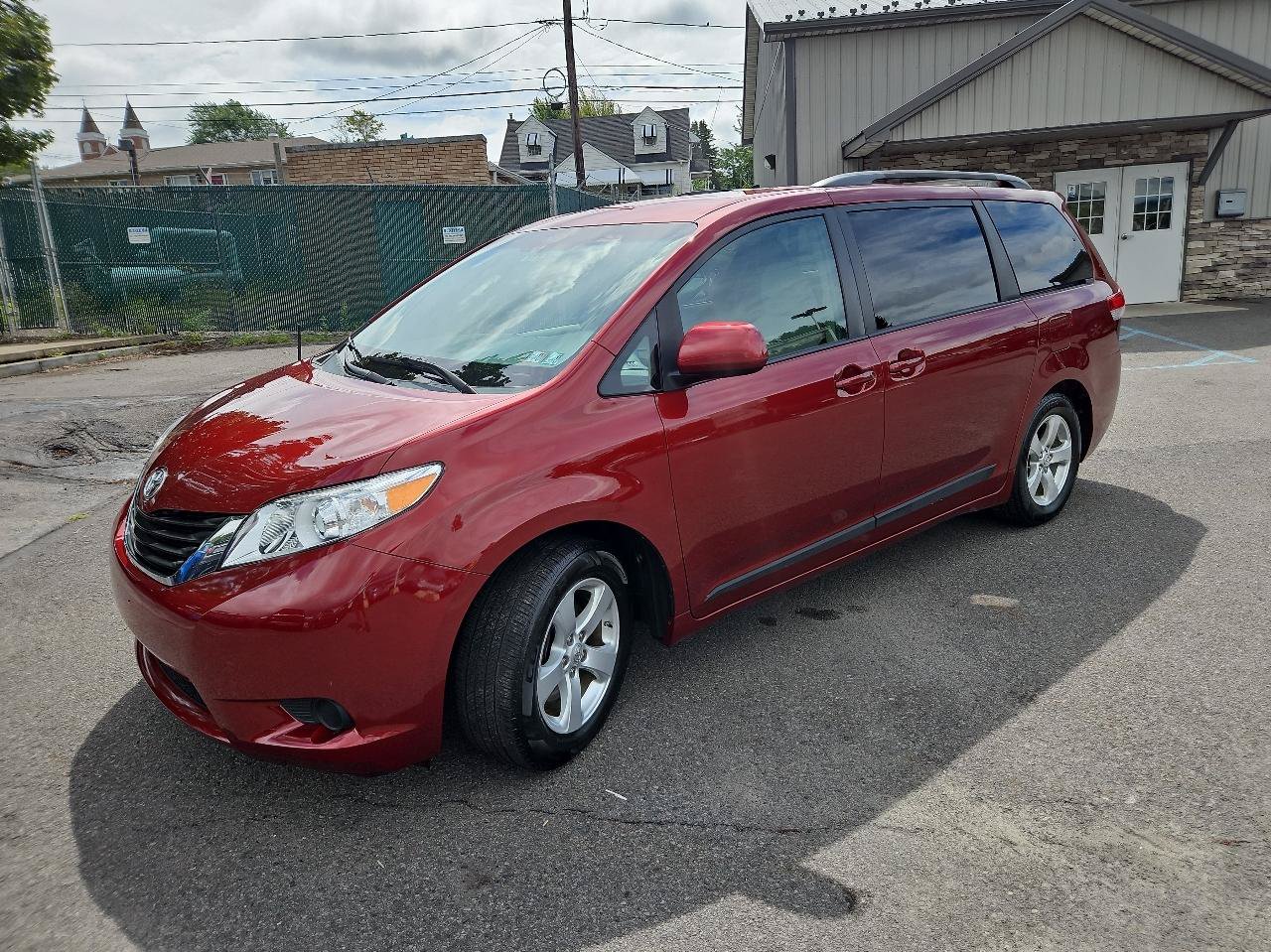 Used 2011 Toyota Sienna LE FWD image 7