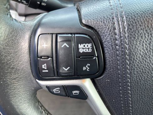 Used 2016 Toyota Sienna SE Premium FWD image 18