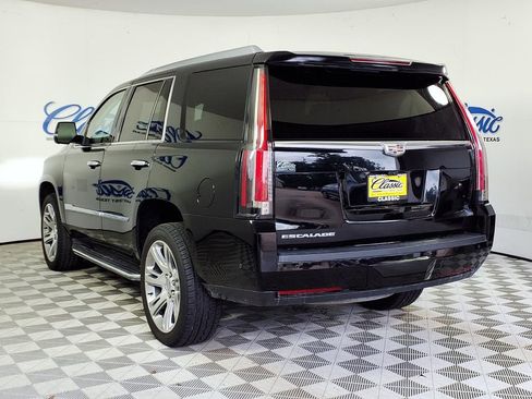 Used 2020 Cadillac Escalade Premium Luxury RWD image 2