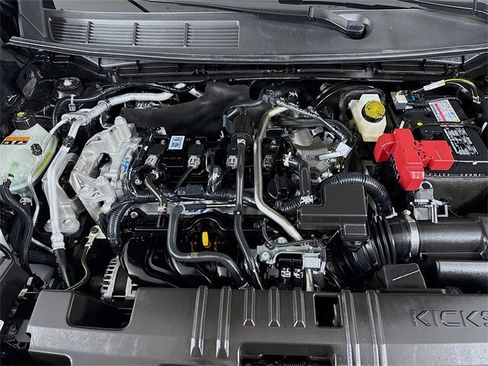 Certified 2025 Nissan Kicks SR image 30