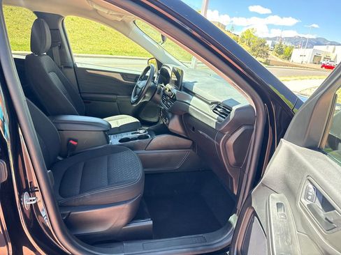 Certified 2025 Ford Escape Active AWD/4WD image 28