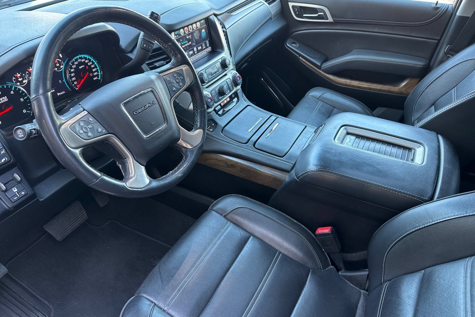 Used 2019 GMC Yukon Denali w/ Open Road Package AWD/4WD image 9