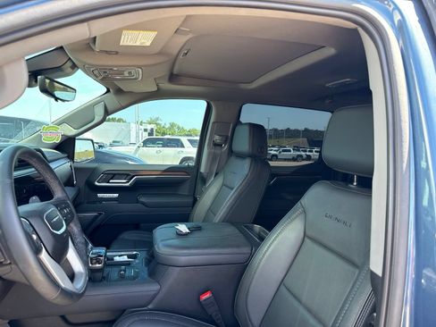 Used 2025 GMC Sierra 1500 Denali w/ Technology Package AWD/4WD image 17