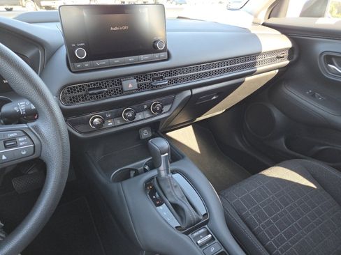 Certified 2025 Honda HR-V LX image 30