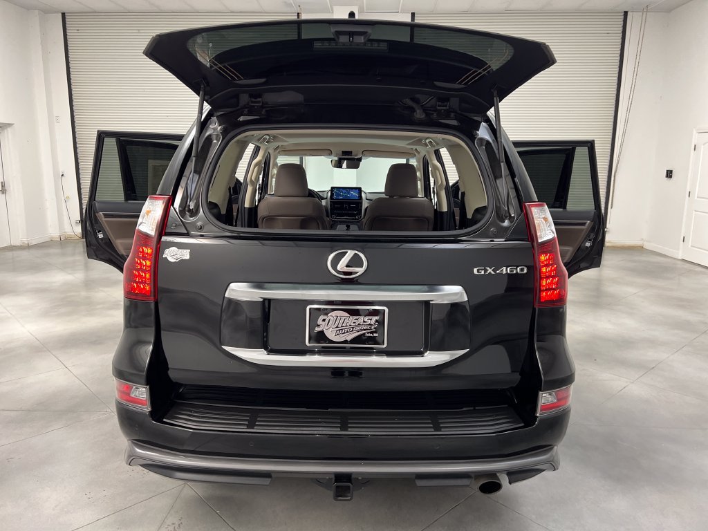 Used 2022 Lexus GX 460 Premium w/ Accessory Package AWD/4WD image 48