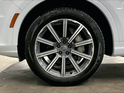 Used 2017 Audi Q7 3.0T Premium Plus w/ Premium Plus Package image 12