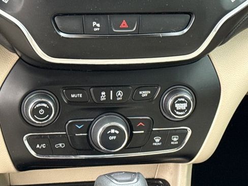 Used 2020 Jeep Cherokee Latitude image 20