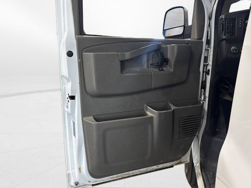 Used 2024 Chevrolet Express 2500 2500 image 16