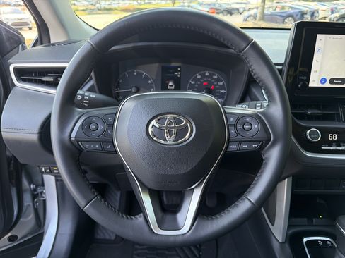 Used 2024 Toyota Corolla Cross LE FWD image 23