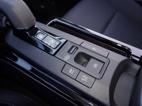 Certified 2025 Toyota Prius XLE image 17