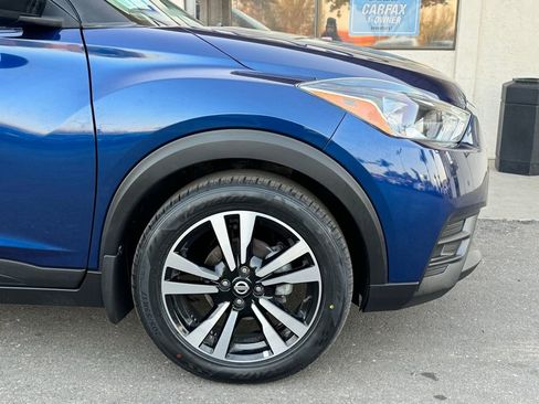Used 2019 Nissan Kicks SV FWD image 2