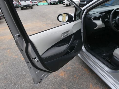 Used 2021 Toyota Corolla LE image 10