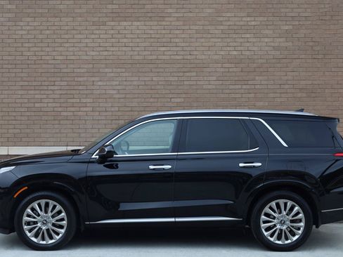 Used 2020 Hyundai Palisade Limited FWD image 2