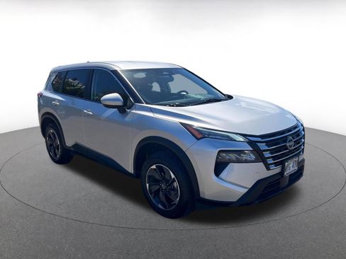 Used 2024 Nissan Rogue SV image 1