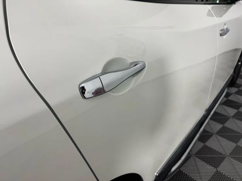 Used 2018 Nissan Pathfinder Platinum image 34