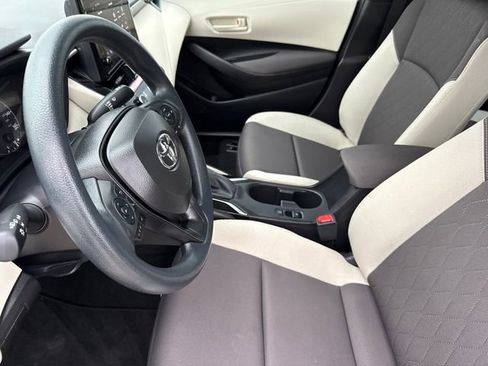 Used 2025 Toyota Corolla LE FWD image 18