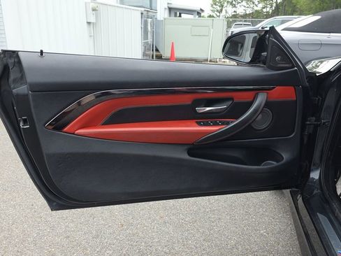 Used 2015 BMW M4 Convertible RWD image 11