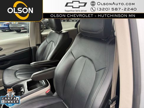 Used 2024 Chrysler Pacifica Touring-L image 9