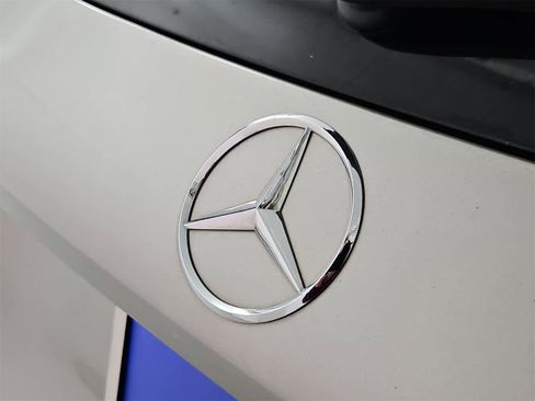 Used 2022 Mercedes-Benz GLC 300 4MATIC image 11