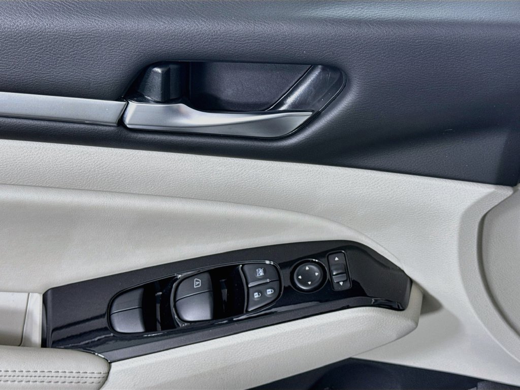 Certified 2023 Nissan Altima 2.5 SV FWD image 22