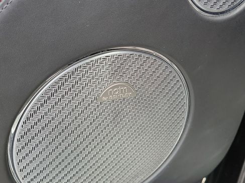 Used 2018 Bentley Bentayga AWD/4WD image 30