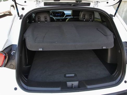 Used 2024 Chevrolet Trax RS w/ Sunroof Package FWD image 35