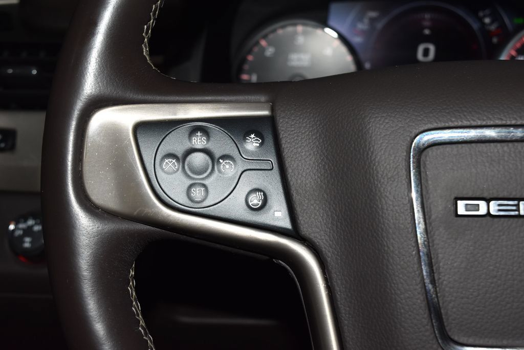 Used 2015 GMC Yukon XL Denali w/ Touring Package AWD/4WD image 9