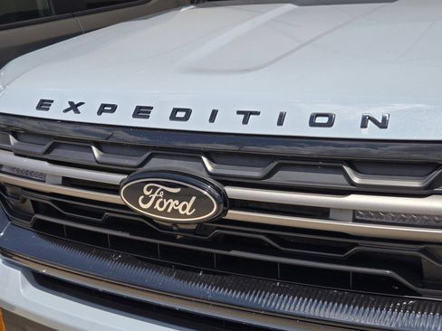 Used 2025 Ford Expedition Tremor AWD/4WD image 4