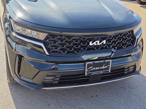 Used 2022 Kia Sorento EX w/ Panoramic Sunroof Package image 10