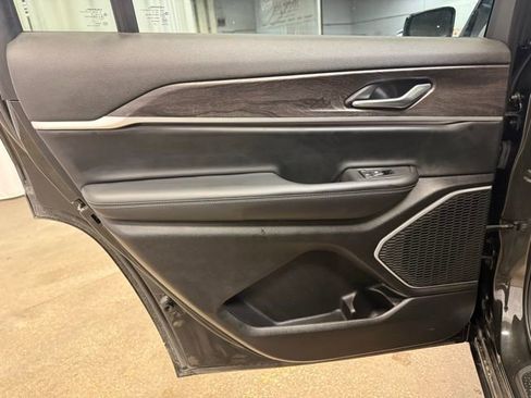 Used 2022 Jeep Grand Cherokee L Limited image 21