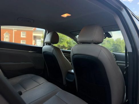 Used 2020 Hyundai Elantra Limited FWD image 13
