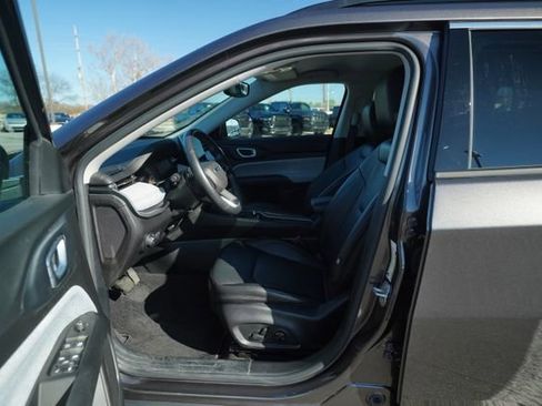 Used 2022 Jeep Compass Latitude image 11