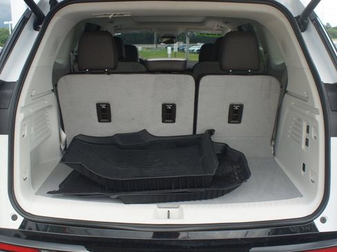Used 2025 GMC Acadia Denali w/ LPO, Floor Liner Package FWD image 19