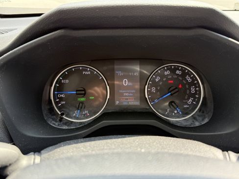 Used 2022 Toyota RAV4 XLE Premium image 25