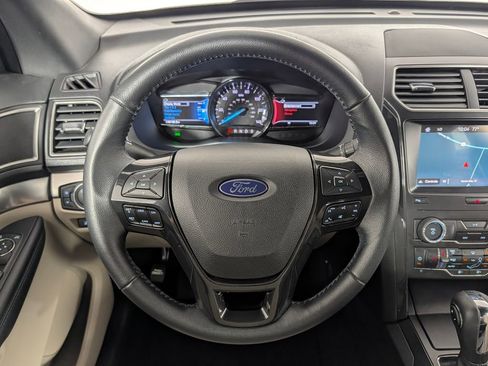 Certified 2019 Ford Explorer XLT w/ Equipment Group 202A FWD image 18