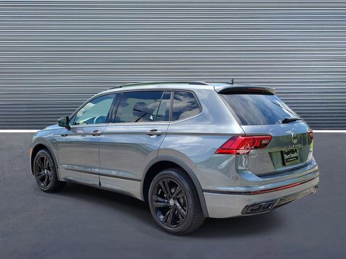 Used 2024 Volkswagen Tiguan SE R-Line FWD image 4