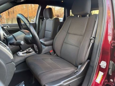 Used 2020 Jeep Grand Cherokee Laredo image 9