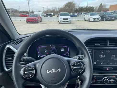 Used 2025 Kia Soul LX w/ LX Technology Package image 32