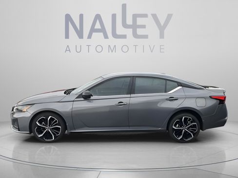Used 2023 Nissan Altima 2.5 SR AWD/4WD image 2