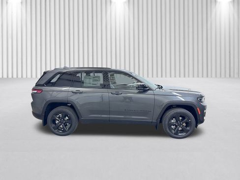 New 2025 Jeep Grand Cherokee Limited w/ Black Appearance Package image 3