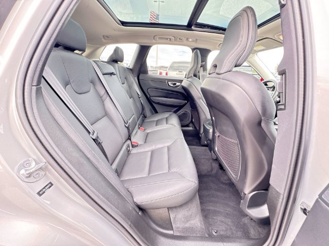 Used 2024 Volvo XC60 B5 Plus w/ Protection Package Premier AWD/4WD image 28